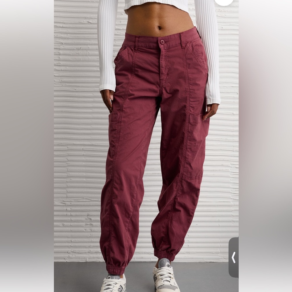 AE Snappy Stretch High-Waisted
Baggy Cargo Jogger